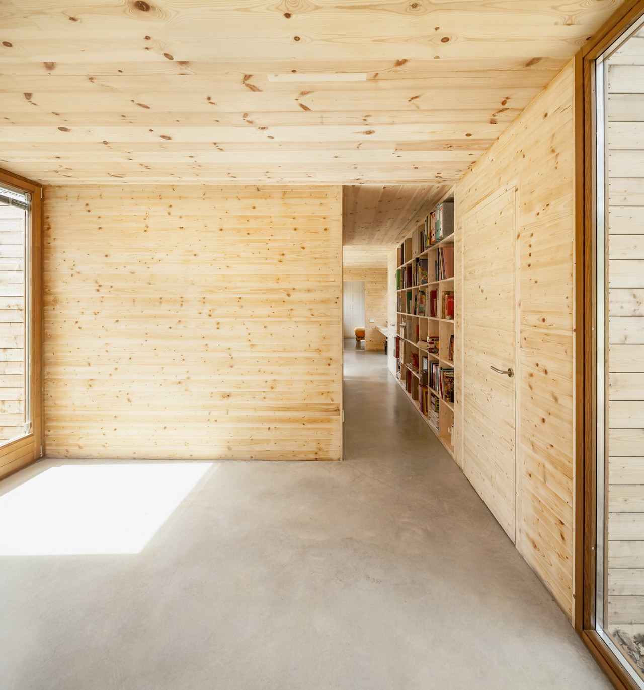GG Bioclimatic House by Alventosa Morell Arquitectes