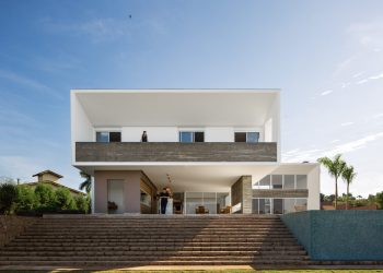 House in the Valley by IDSP Arquitetos