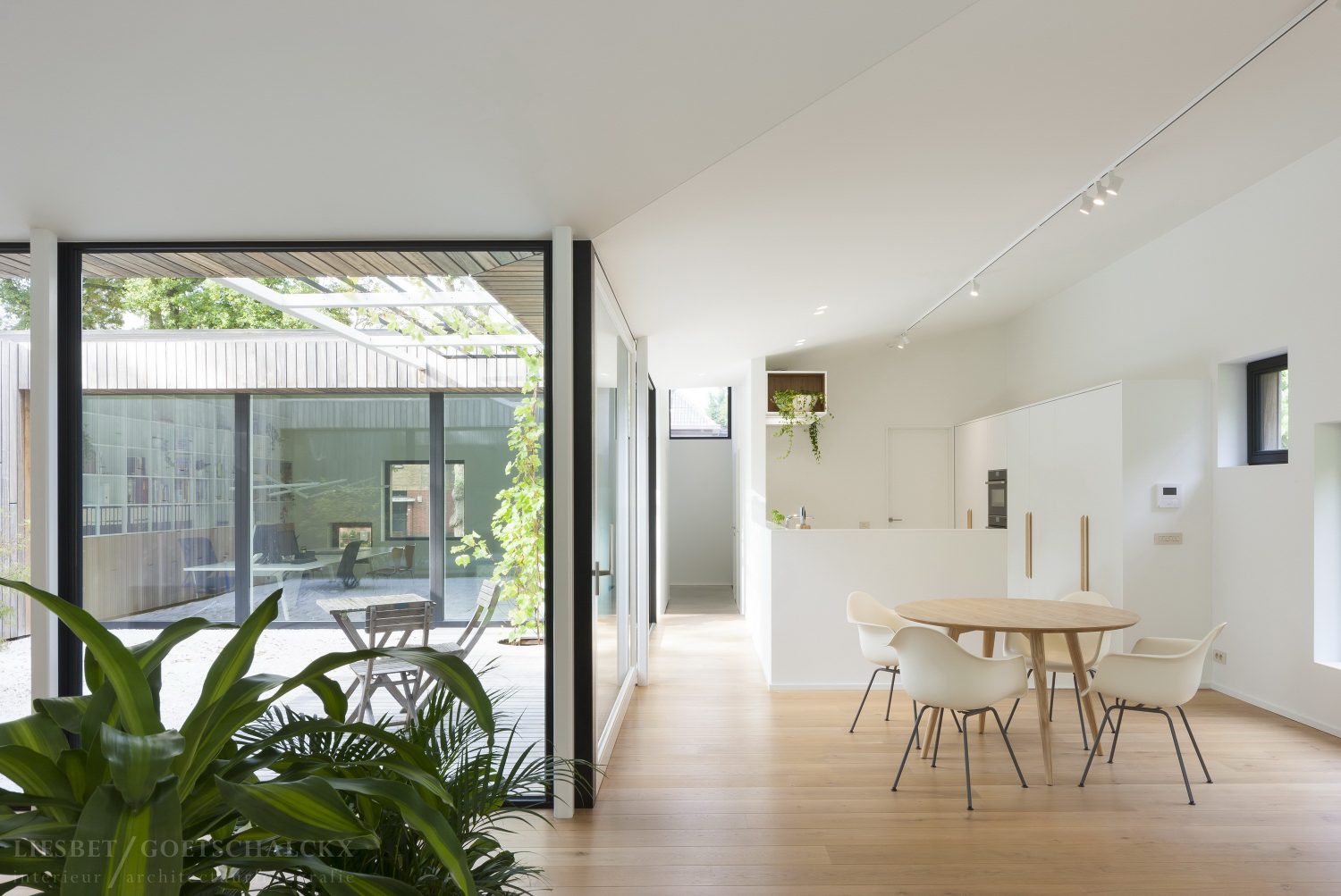 Square House by Cocoon Architecten