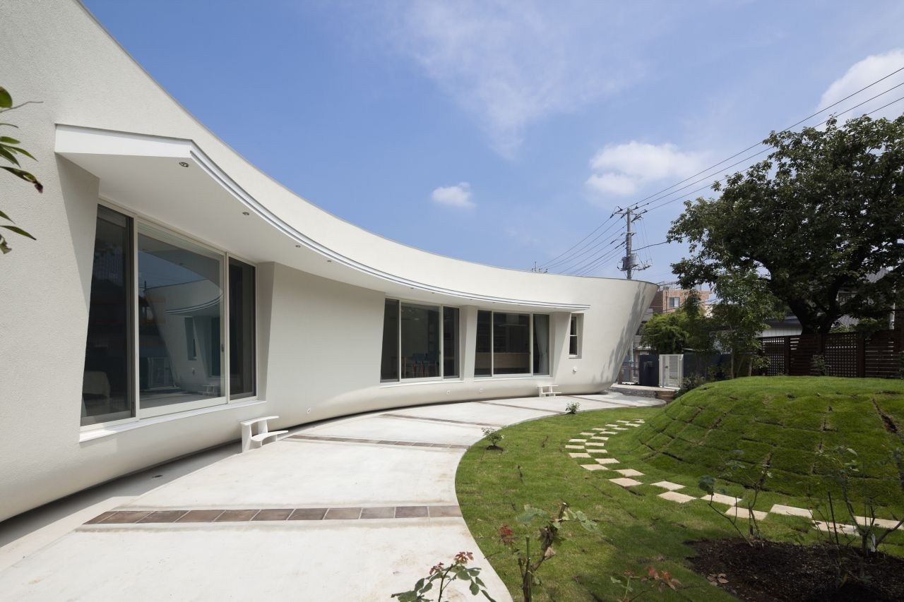 Green Screen House by Hideo Kumaki Architect Office