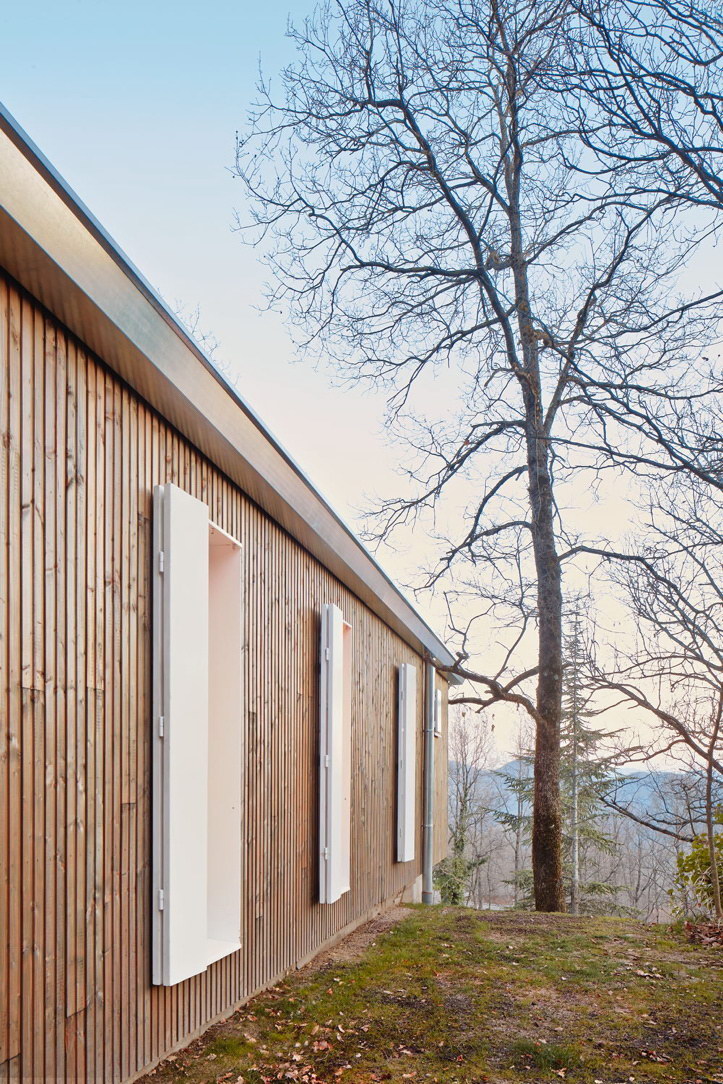 Prefab Cottage in the Pyrenees by Mogas Arquitectes