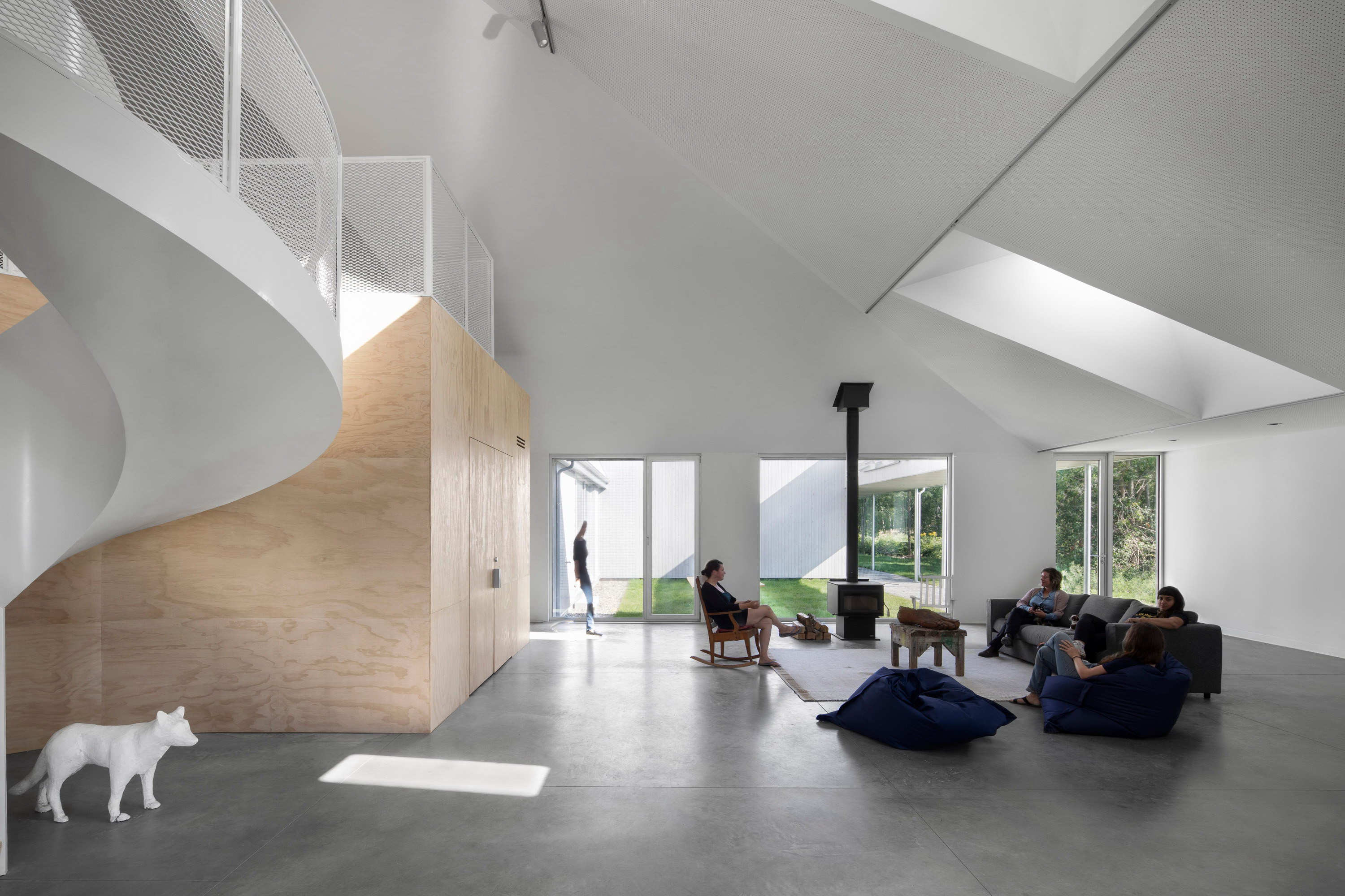 Est-Nord-Est Artists’ Residence by Bourgeois / Lechasseur architectes