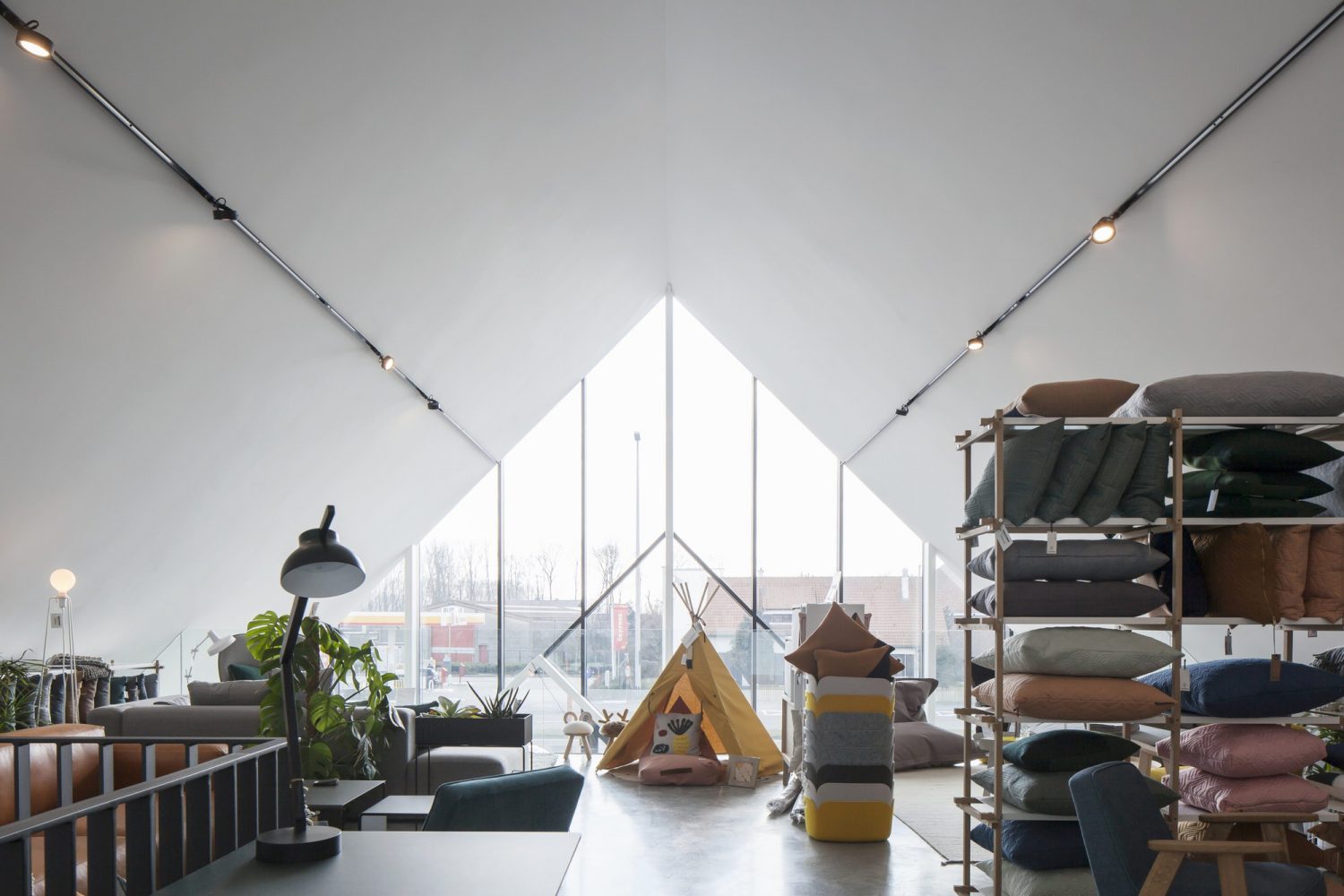 Drongen Furniture Store by WE-S architecten