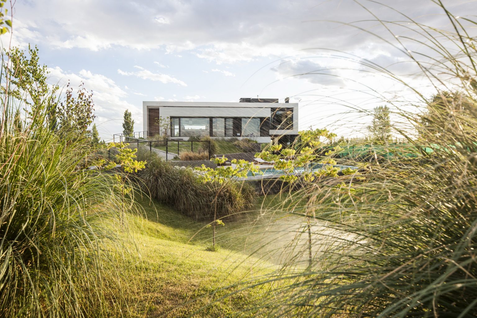 Ramp House by Andrés Remy Arquitectos | Wowow Home Magazine