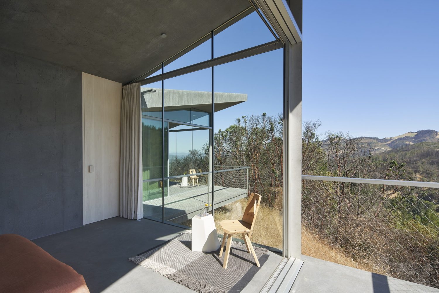 Ridge House by Mork-Ulnes Architects