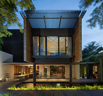 A Box in Disguise by Wahana Architects | Wowow Home Magazine