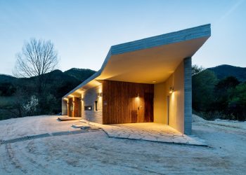 Apple Farm House by 2m2 architects