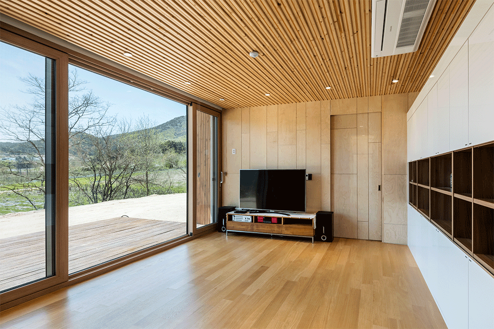 Apple Farm House by 2m2 architects