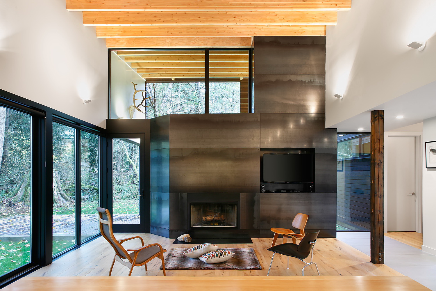 Courtyard House on a River by Robert Hutchison Architecture