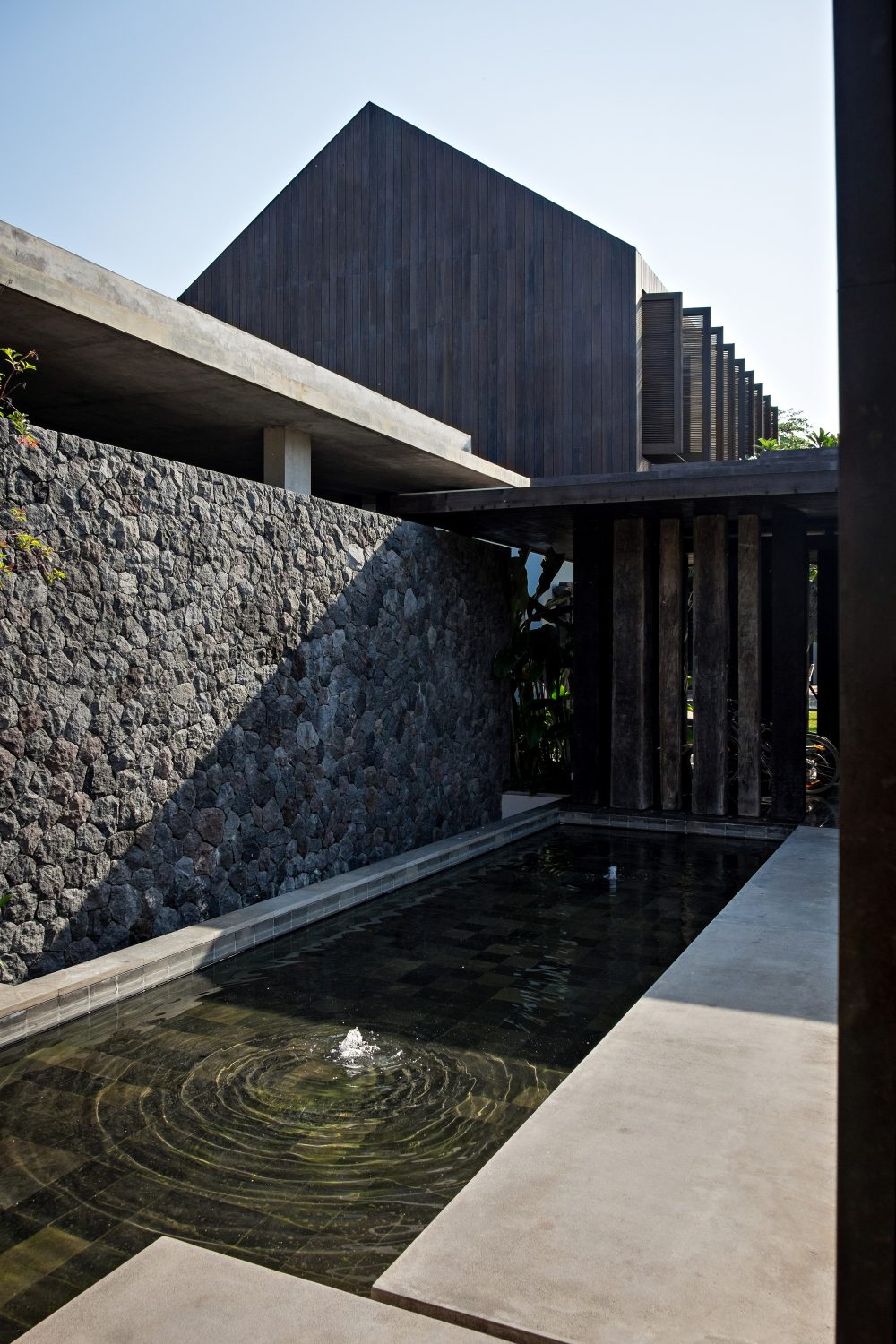 DRA House in Bali by D-Associates