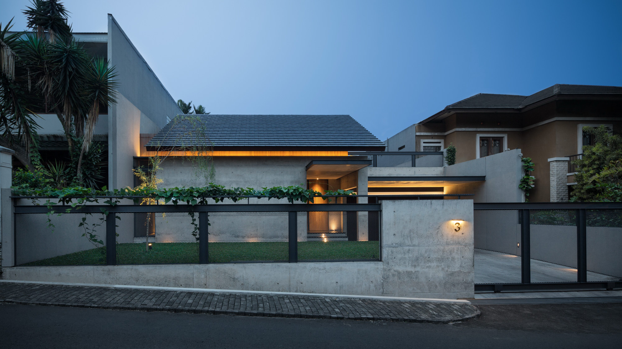 controller Unfavorable Industrialize Hikari House by Pranala Associates | Wowow Home Magazine