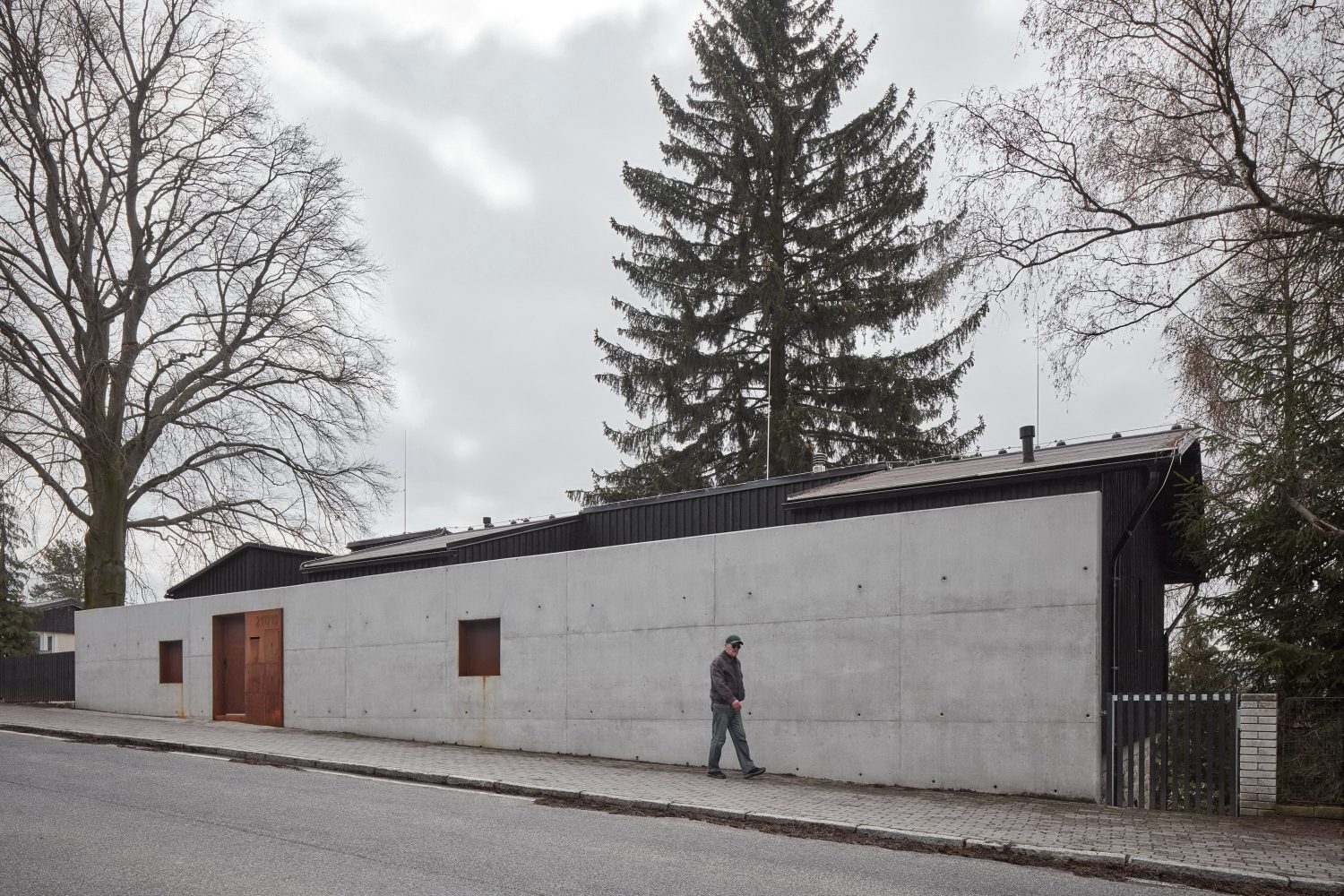 House Behind the Wall by Mjölk architects
