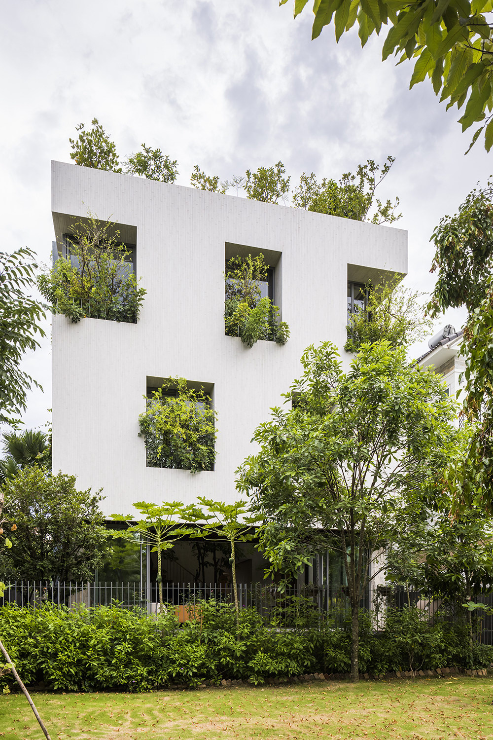 Stepping Park House by Vo Trong Nghia Architects