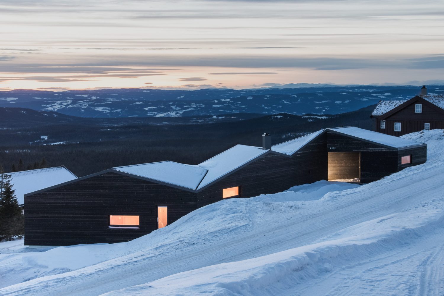 Cabin Sjusjøen by Aslak Haanshuus Arkitekter