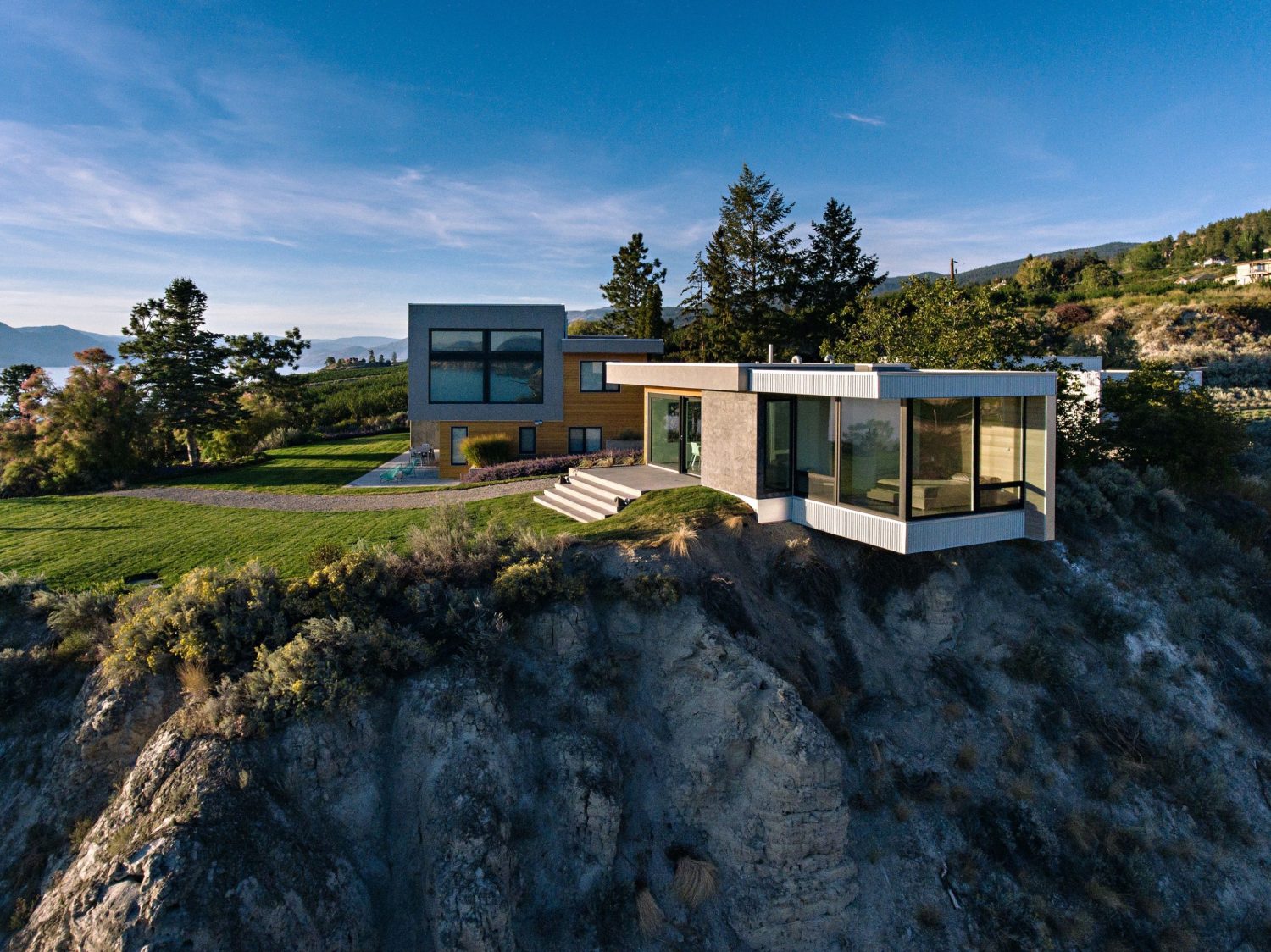 Flying Leap Residence and Studio by Ritchie Custom Homes