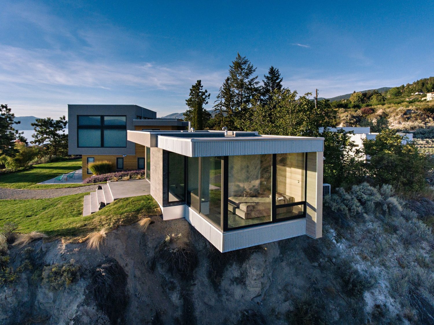 Flying Leap Residence and Studio by Ritchie Custom Homes