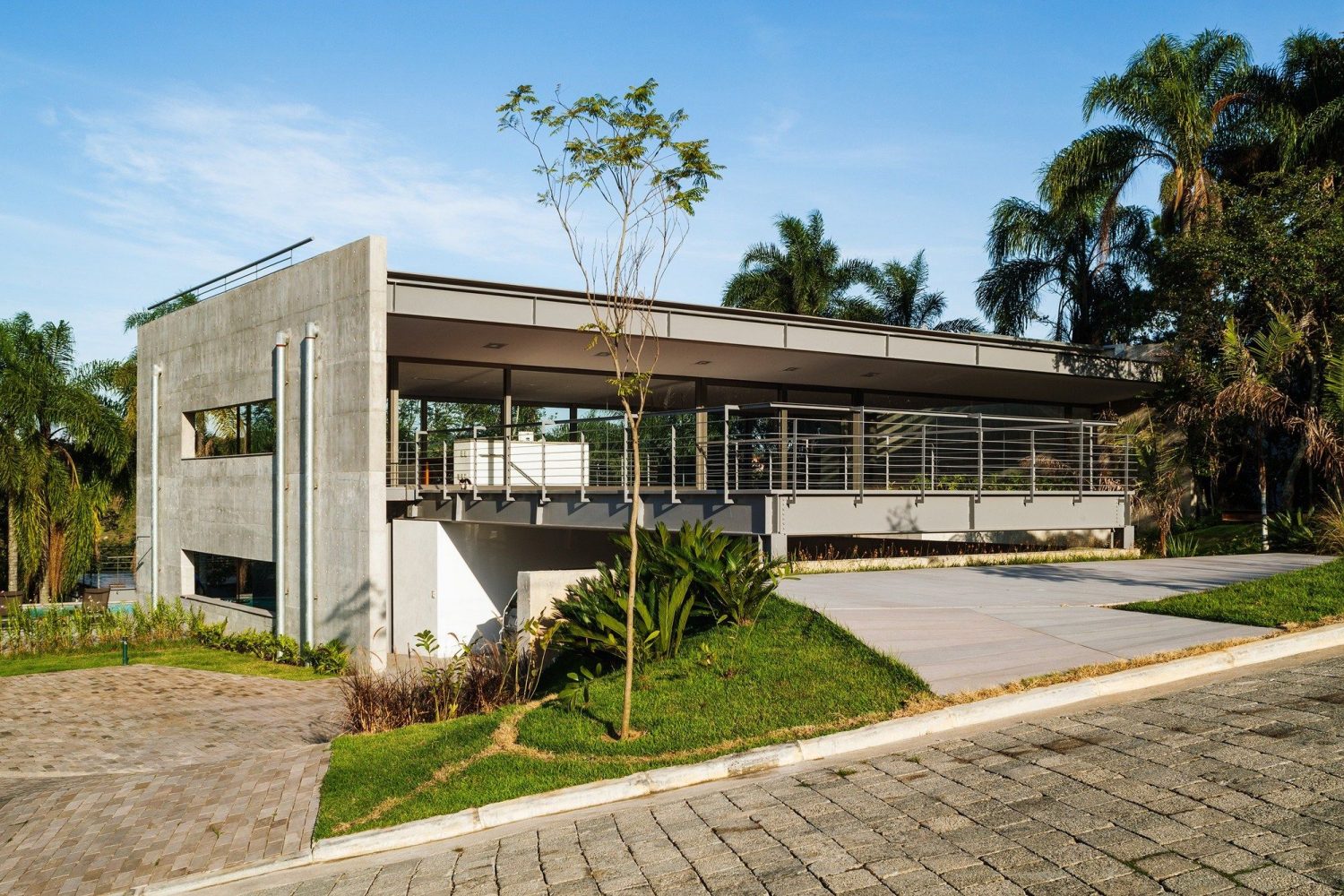 LLM House by Obra Arquitetos