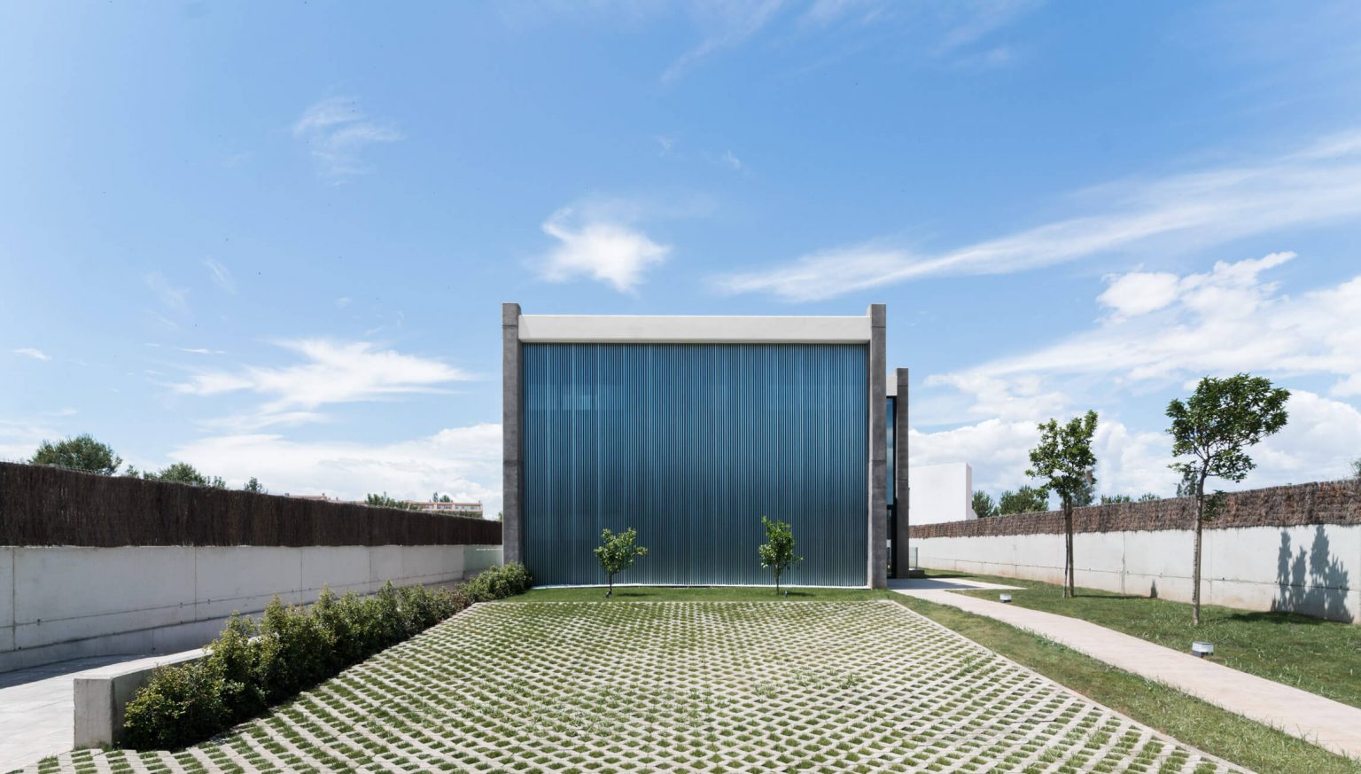 Tangent House by Ruben Muedra Estudio de Arquitectura Wowow Home Magazine