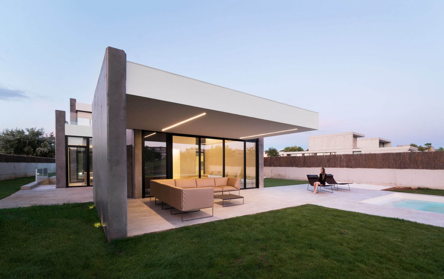 Tangent House by Ruben Muedra Estudio de Arquitectura
