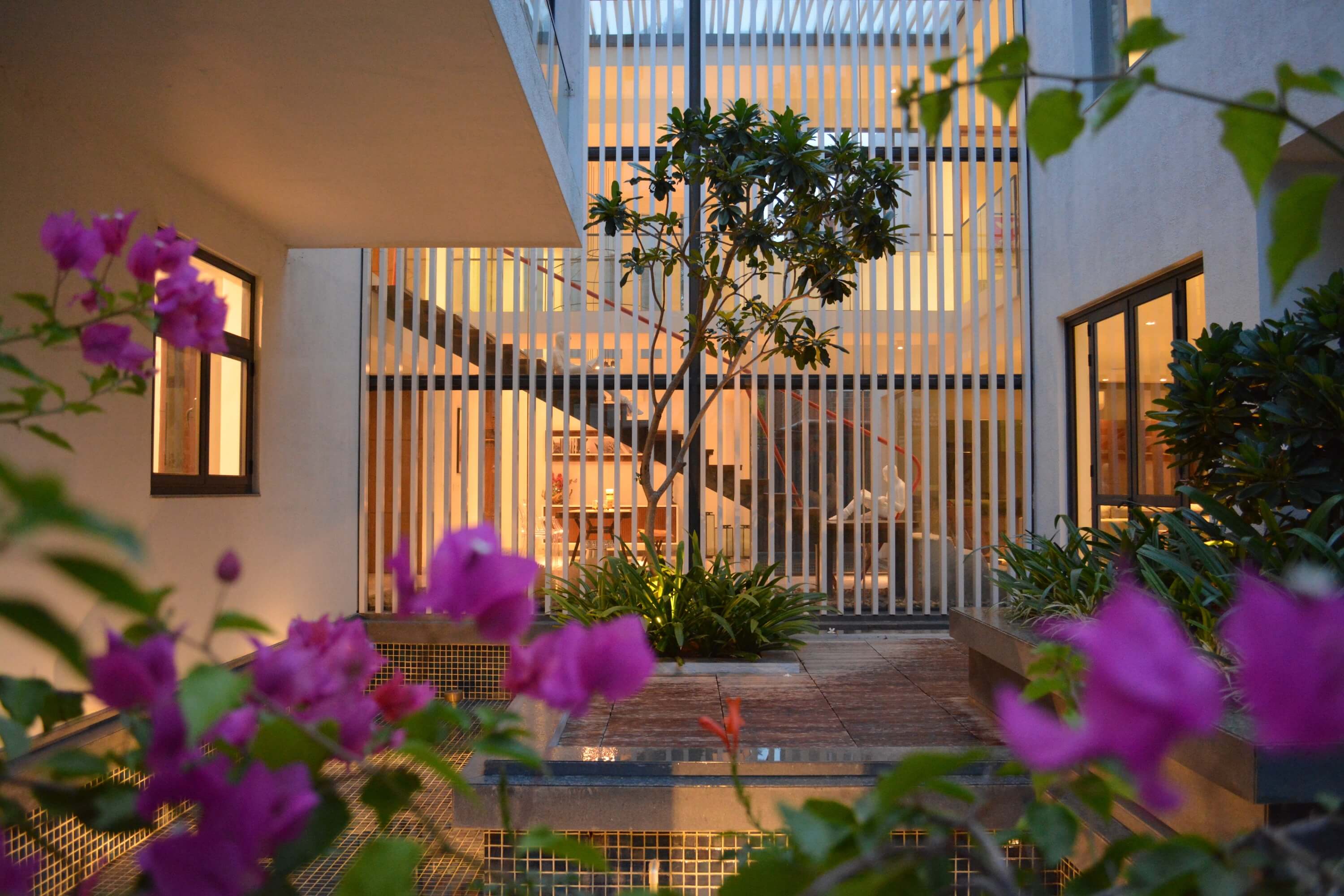 Courtyard House by Abin Design Studio