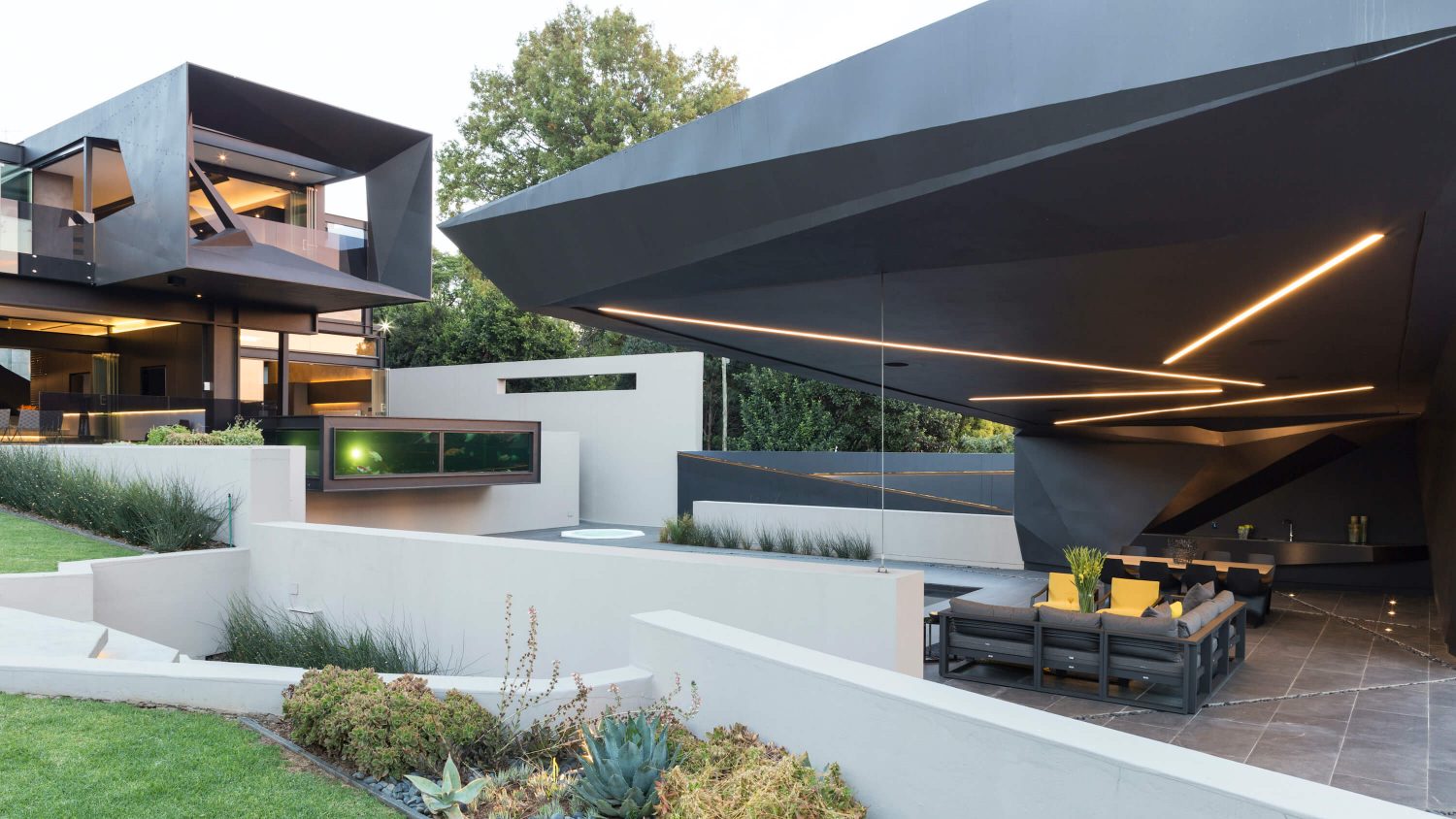 Kloof Road House by Nico van der Meulen Architects