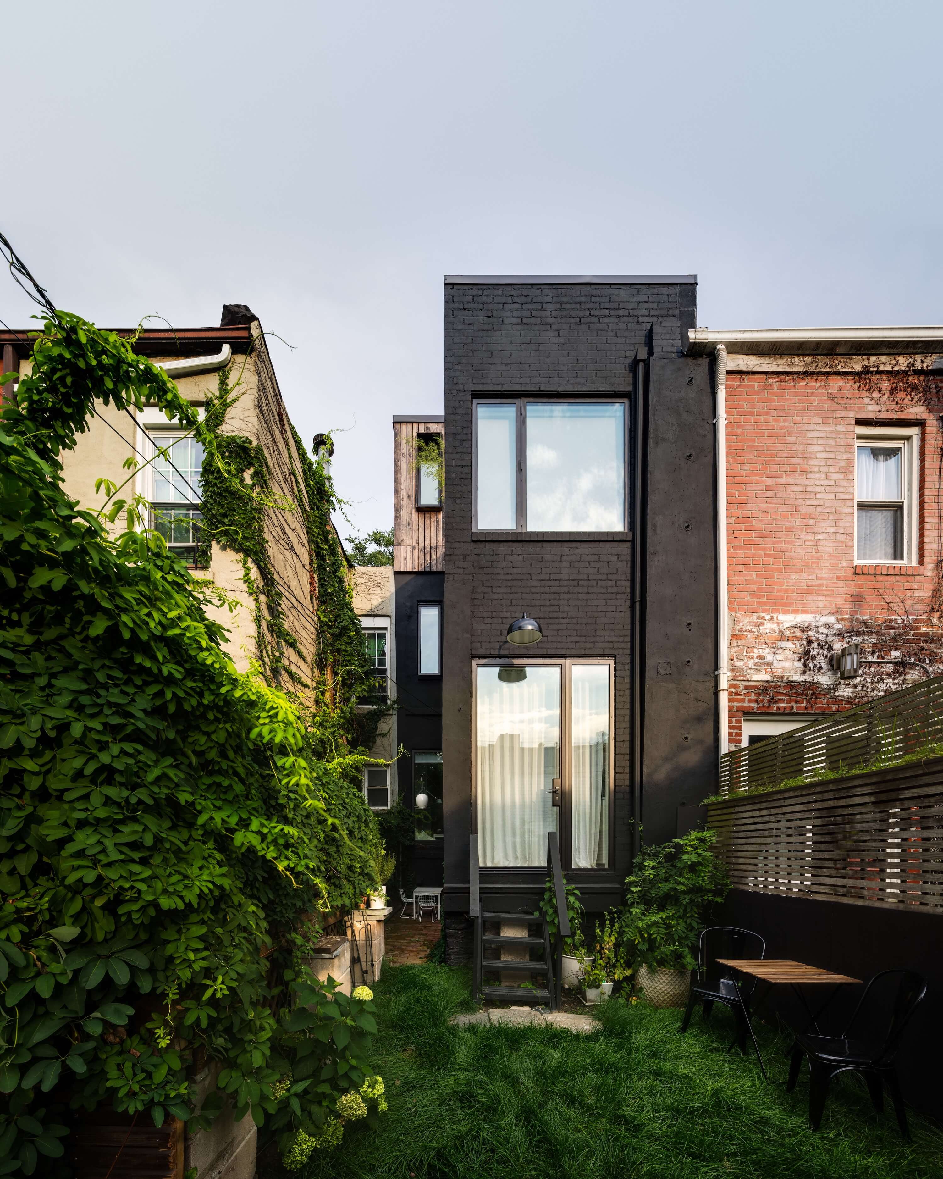Little House. Big City by Office of Architecture