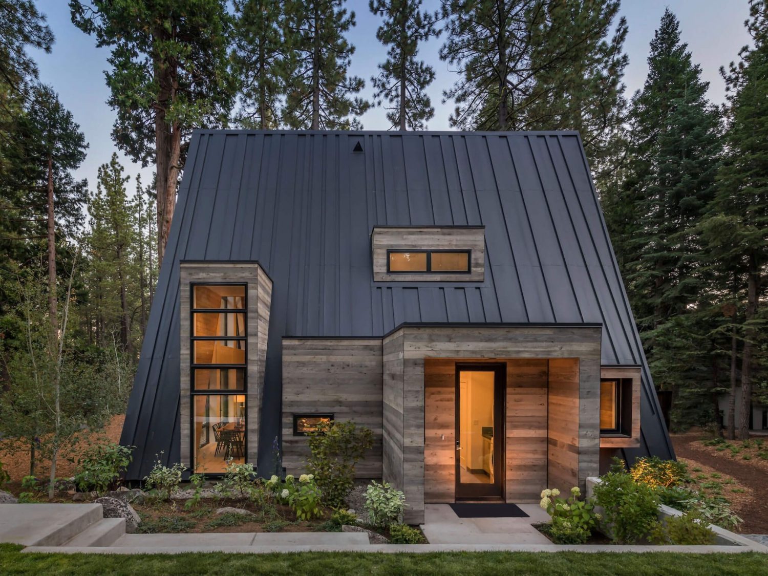 Mountain-Style A-Frame Cabin by Todd Gordon Mather Architect | Wowow