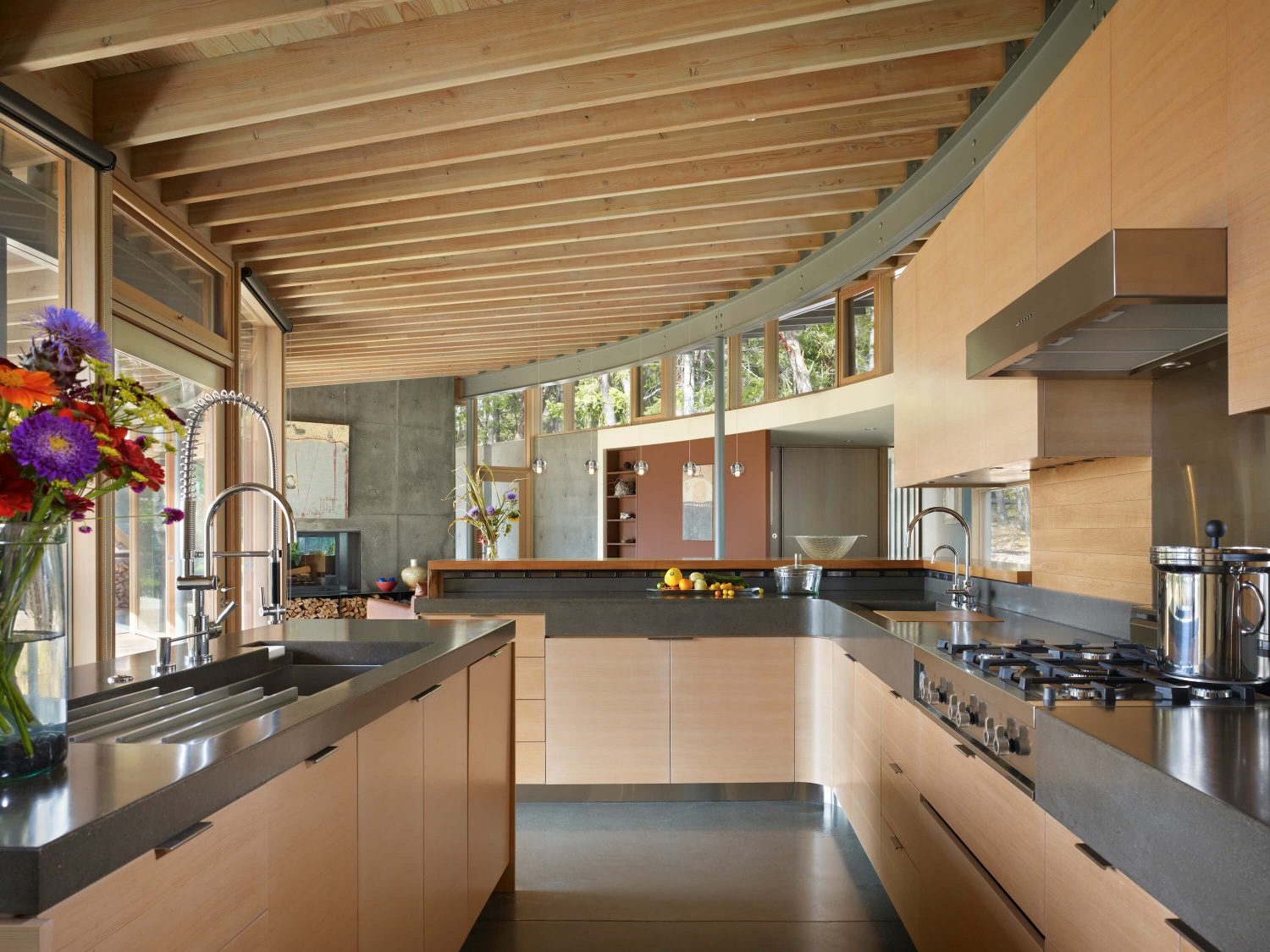 Suncrest Residence by Heliotrope Architects