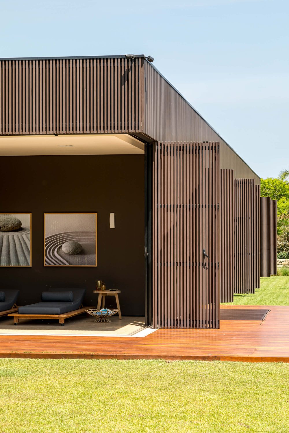 Tunnel House by Consuelo Jorge Arquitetos