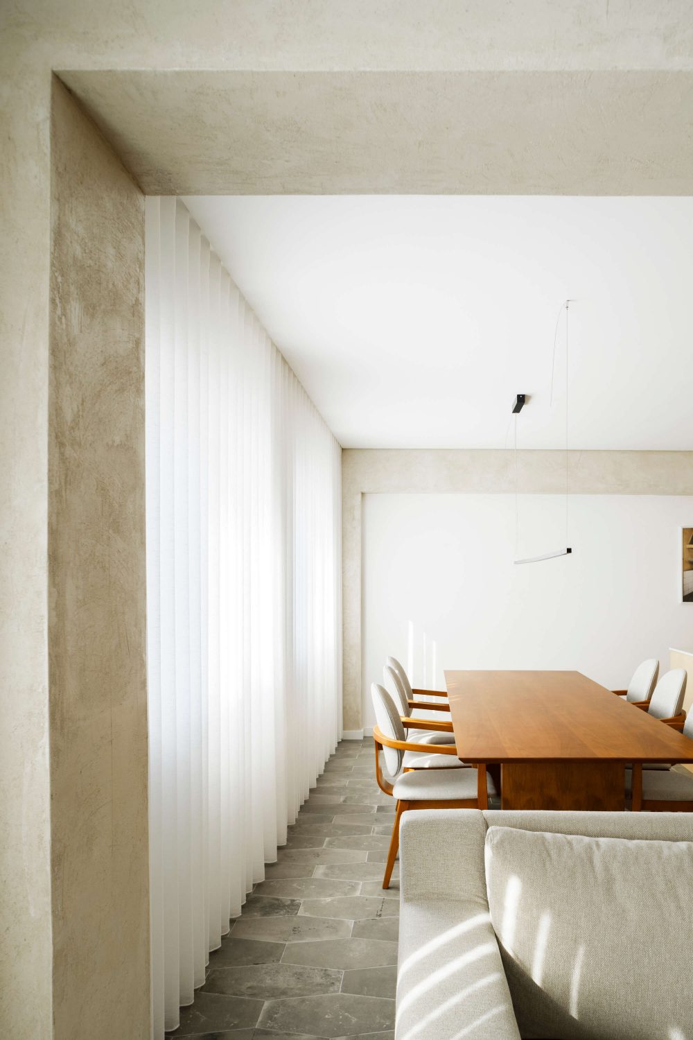 Lar Familiar Apartment by Paulo Moreira Architecture