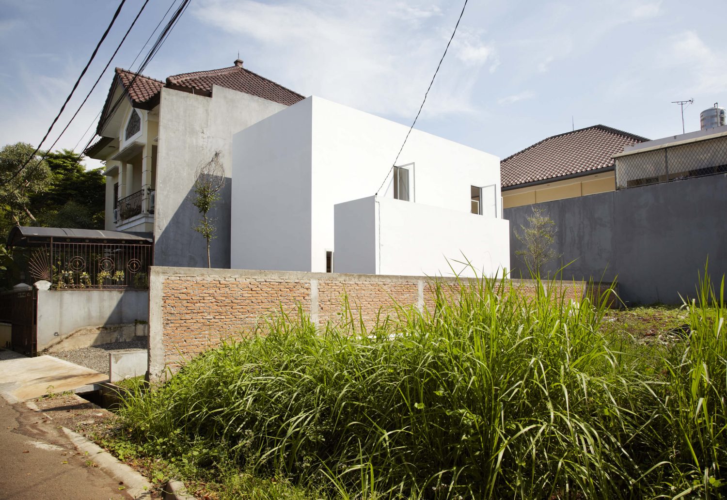 R House by sontangMsiregar Architects